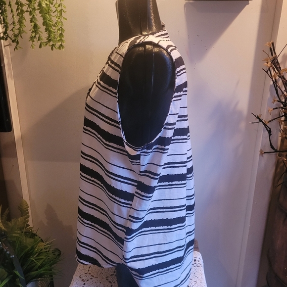 Pentagone Sleeveless Black and White Striped Top L - Picture 6 of 8